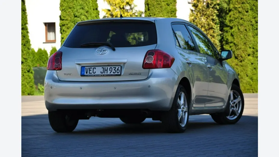 TOYOTA Auris -
