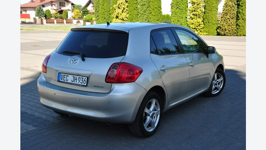 TOYOTA Auris -