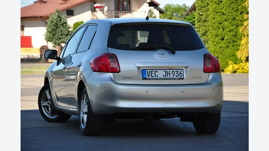 TOYOTA Auris -