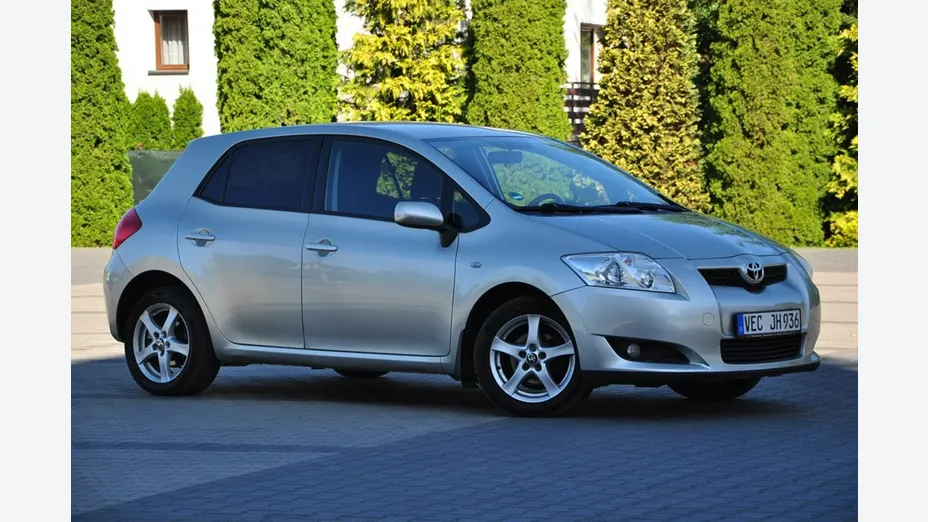 TOYOTA Auris -
