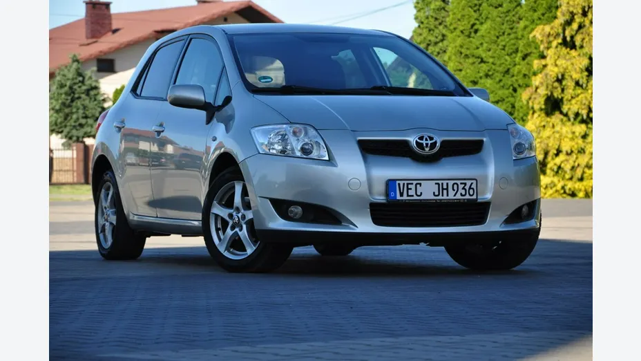 TOYOTA Auris -