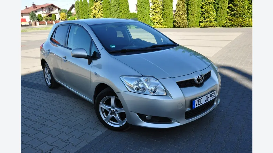 TOYOTA Auris -