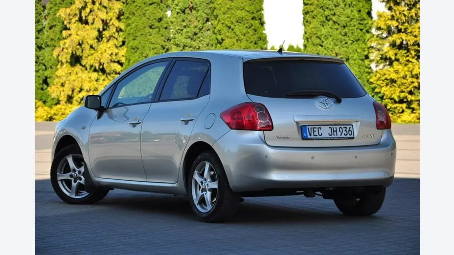 TOYOTA Auris -