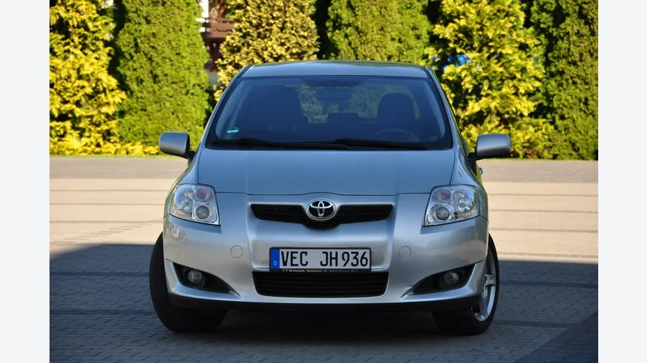 TOYOTA Auris -