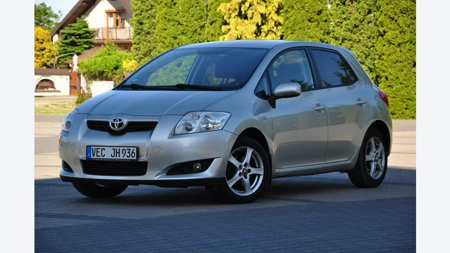 TOYOTA Auris -