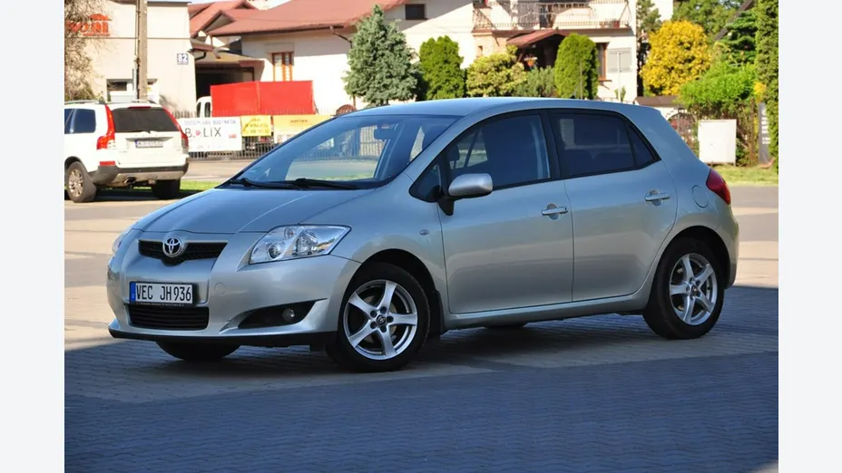 TOYOTA Auris -