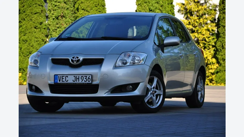 TOYOTA Auris -