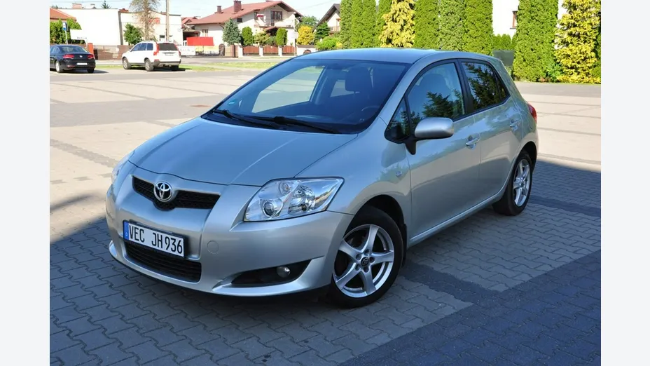 TOYOTA Auris -
