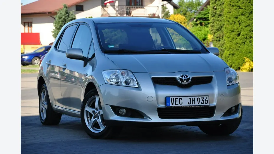 TOYOTA Auris -