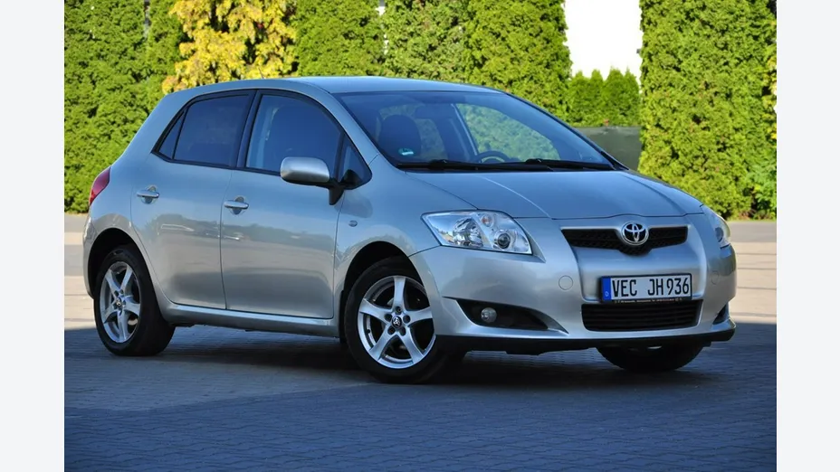 TOYOTA Auris -