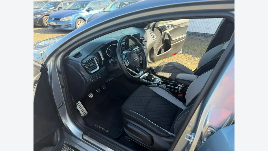 KIA ProCeed -