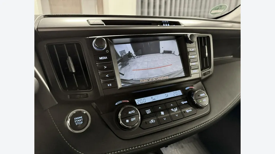 TOYOTA RAV4 -