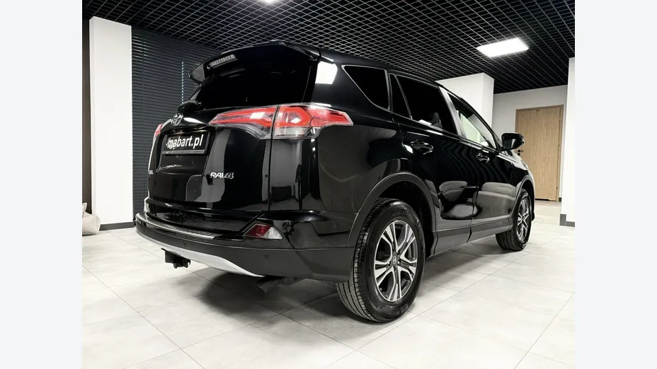 TOYOTA RAV4 -