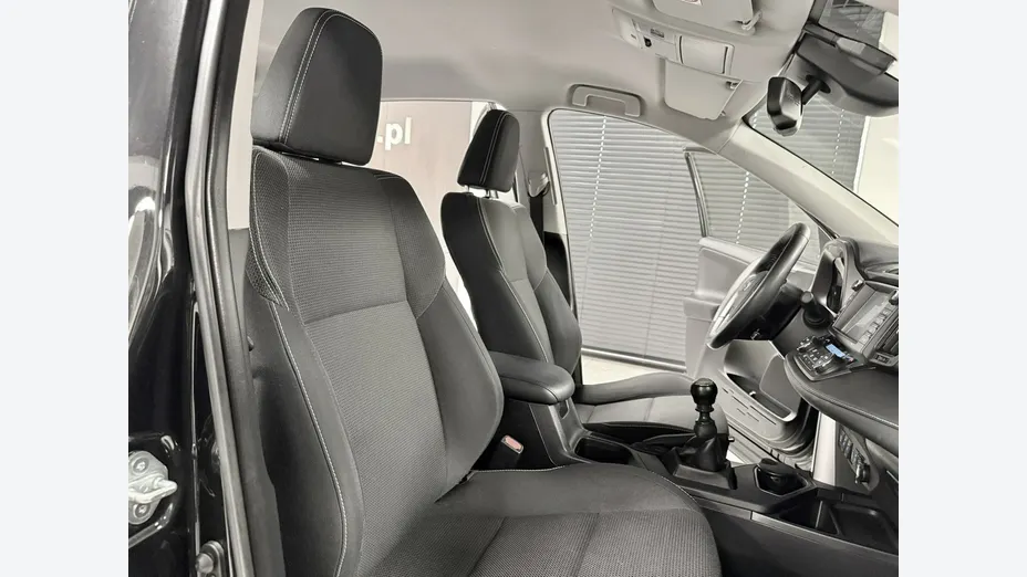 TOYOTA RAV4 -