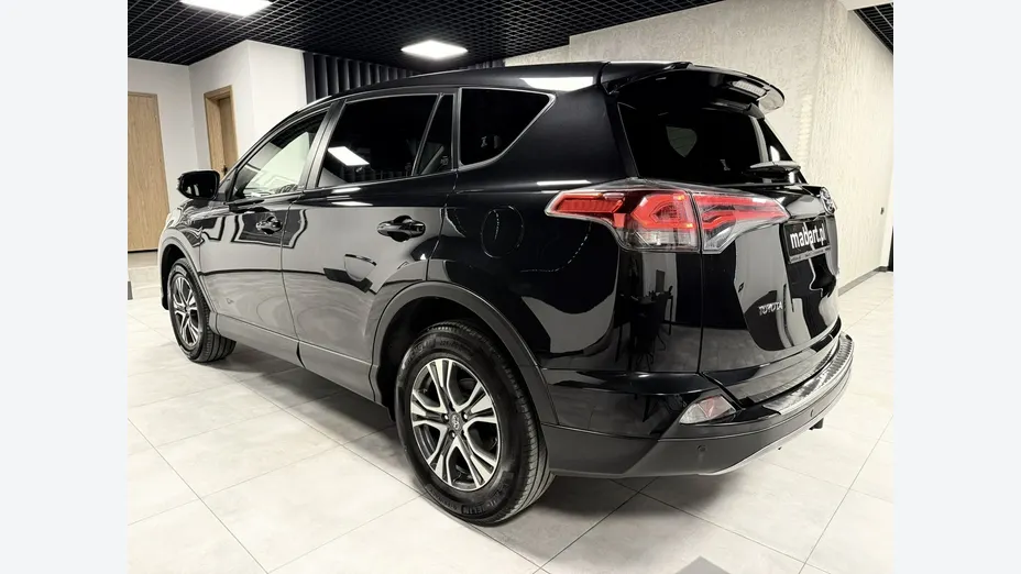 TOYOTA RAV4 -