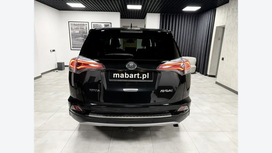 TOYOTA RAV4 -