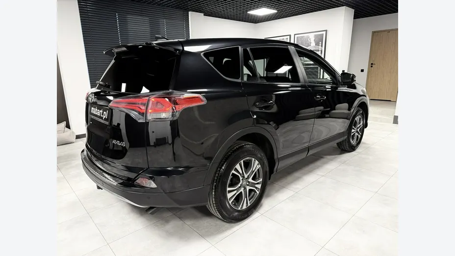 TOYOTA RAV4 -