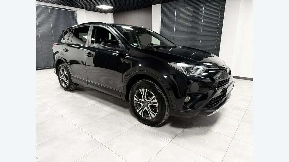 TOYOTA RAV4 -