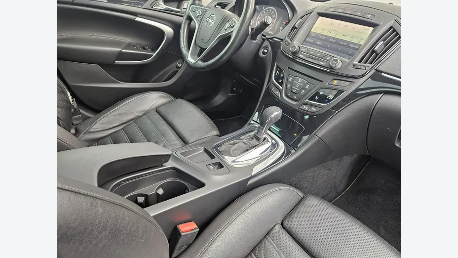 OPEL Insignia -