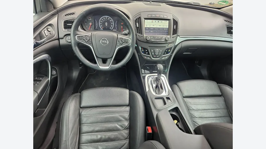 OPEL Insignia -