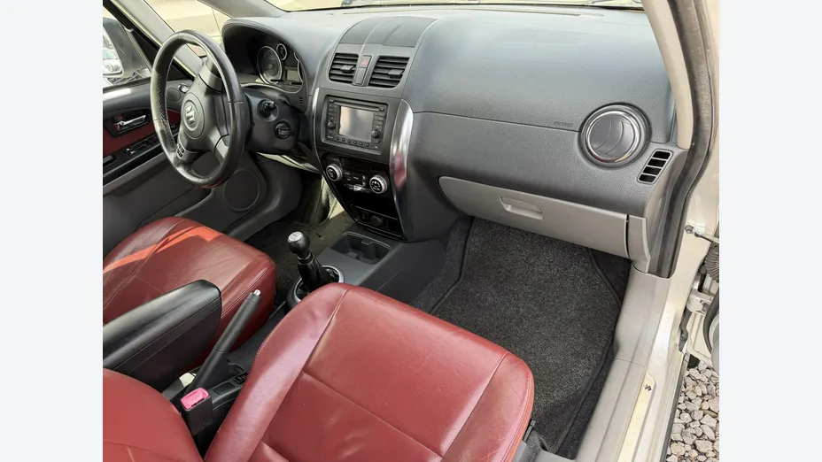 SUZUKI SX4 -