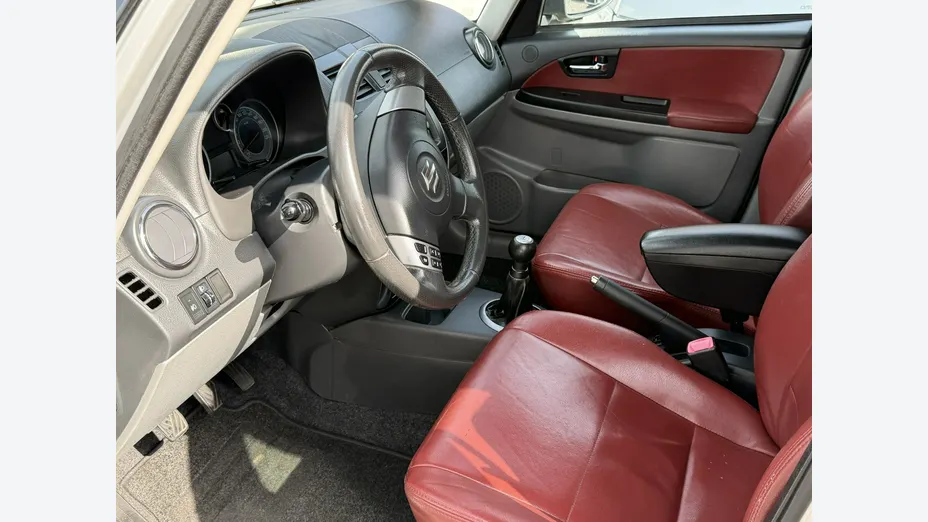 SUZUKI SX4 -