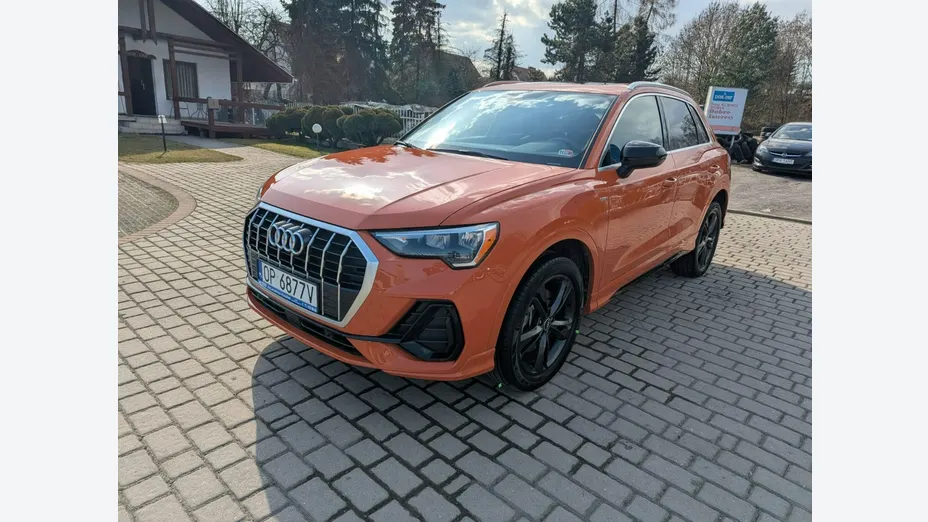 AUDI Q3 -
