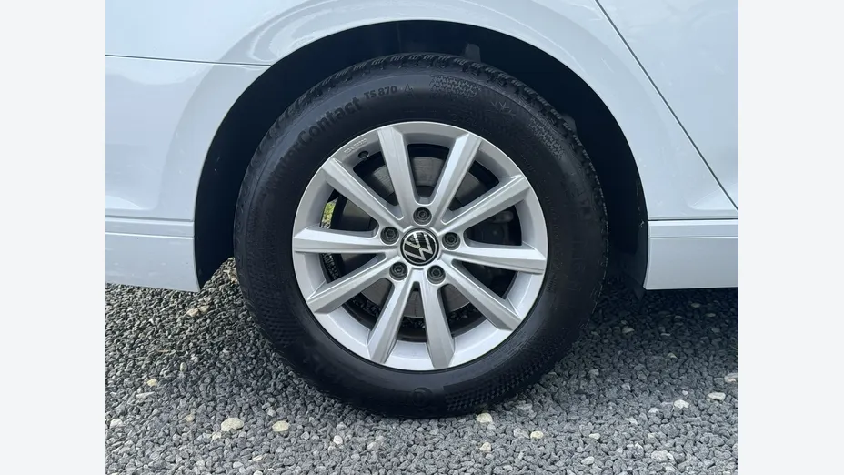 VOLKSWAGEN Passat -