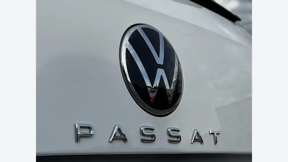 VOLKSWAGEN Passat -