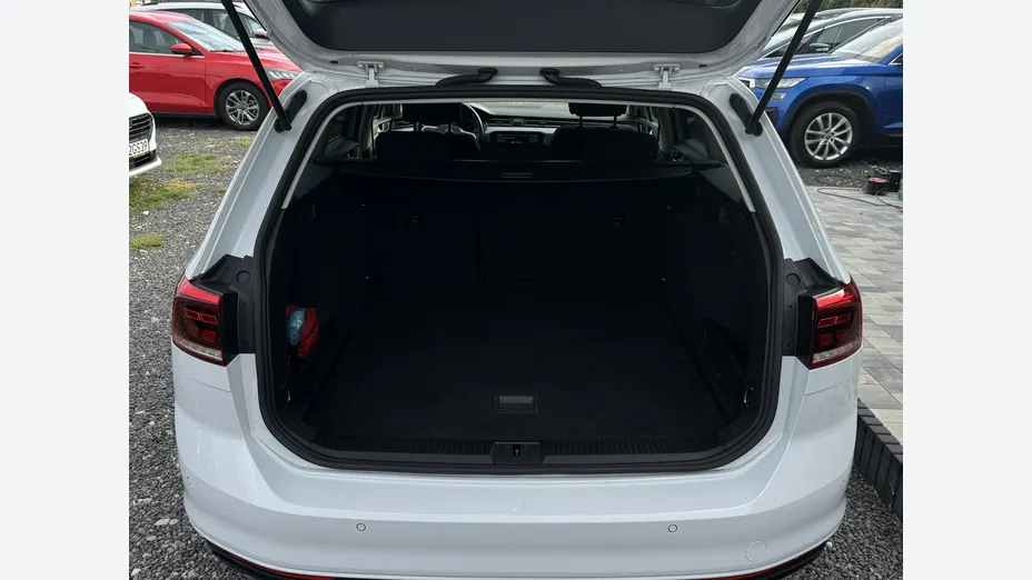 VOLKSWAGEN Passat -