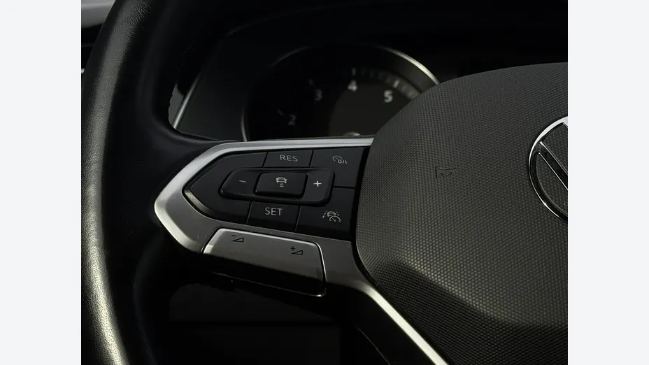 VOLKSWAGEN Passat -
