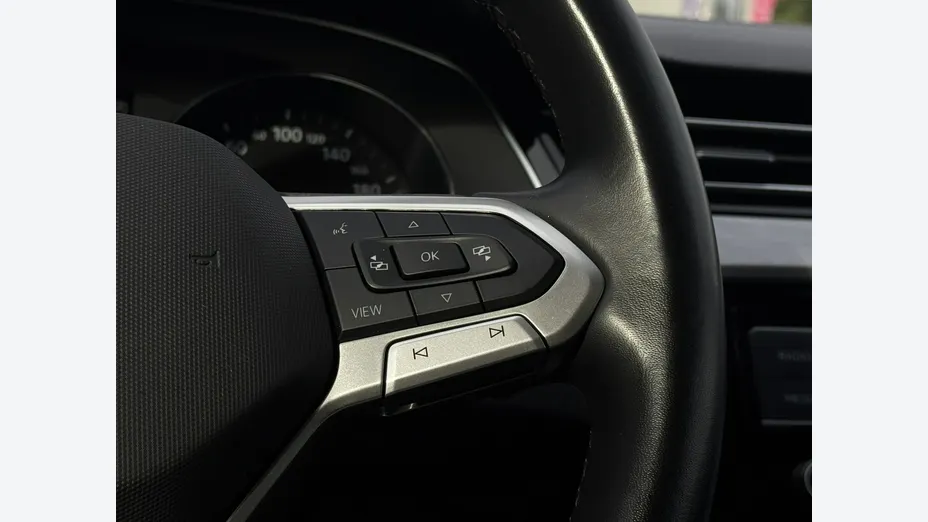VOLKSWAGEN Passat -