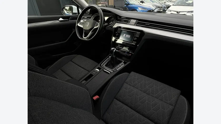 VOLKSWAGEN Passat -