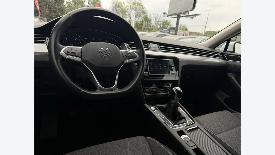 VOLKSWAGEN Passat -