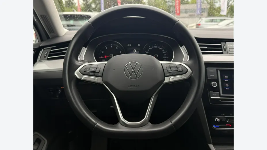 VOLKSWAGEN Passat -