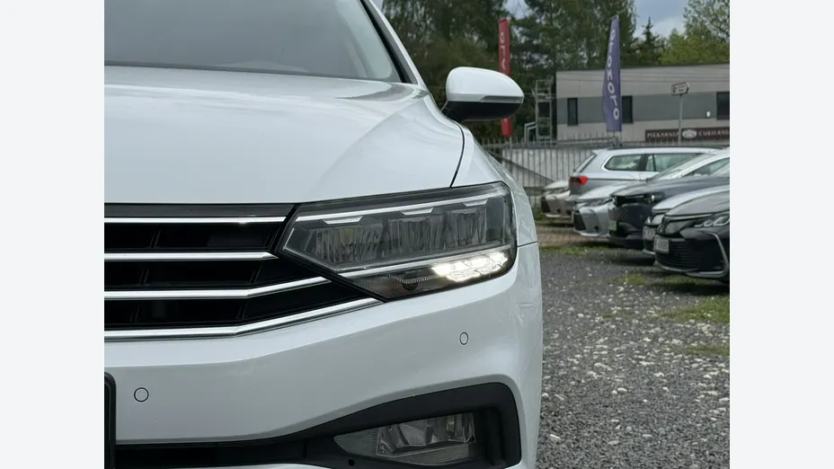 VOLKSWAGEN Passat -