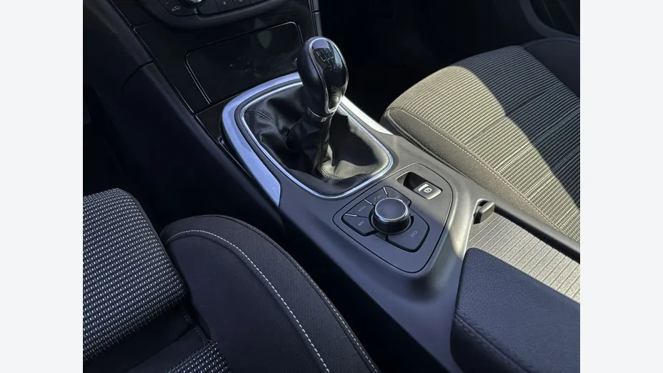 OPEL Insignia -