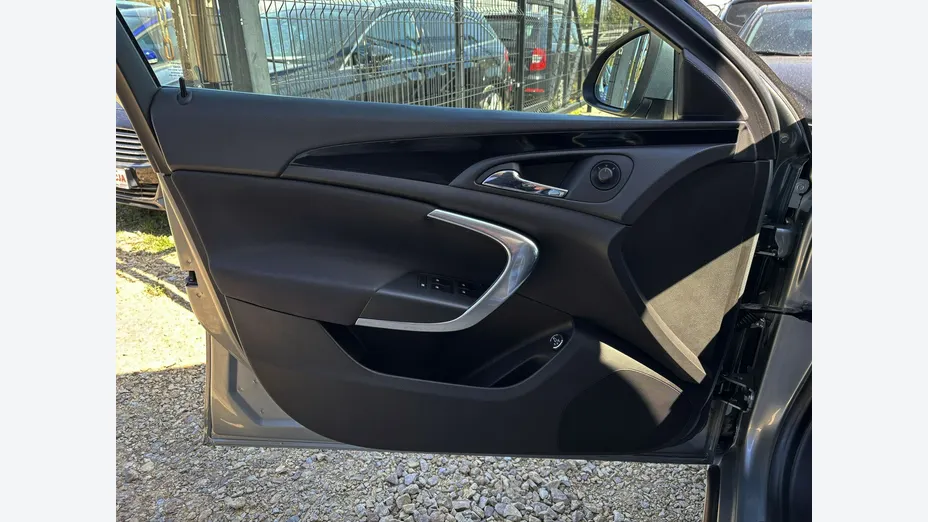 OPEL Insignia -