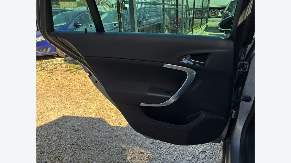 OPEL Insignia -