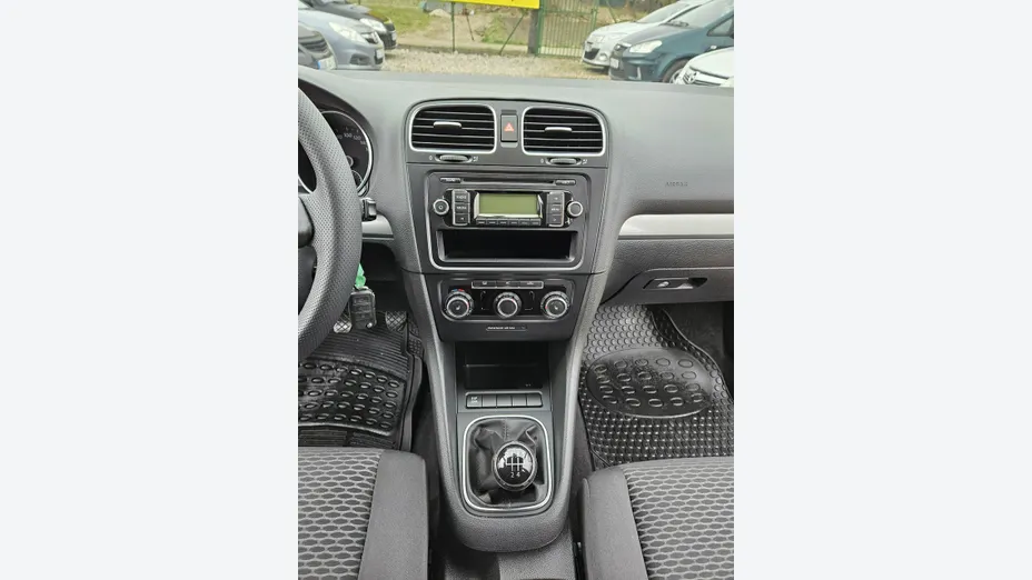 VOLKSWAGEN Golf -