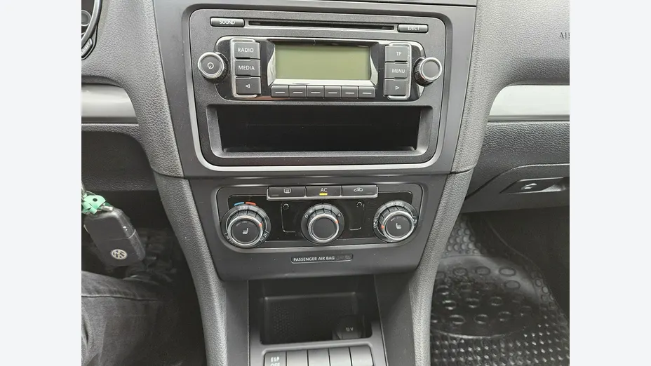 VOLKSWAGEN Golf -
