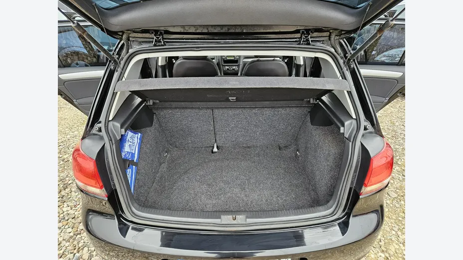 VOLKSWAGEN Golf -