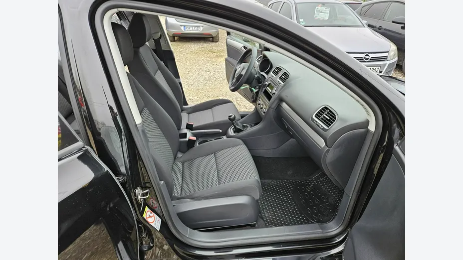 VOLKSWAGEN Golf -
