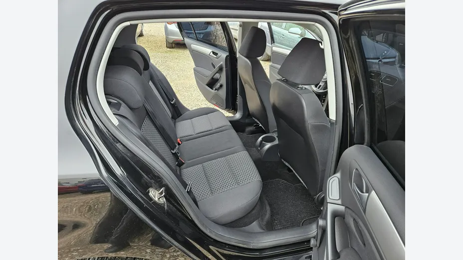 VOLKSWAGEN Golf -