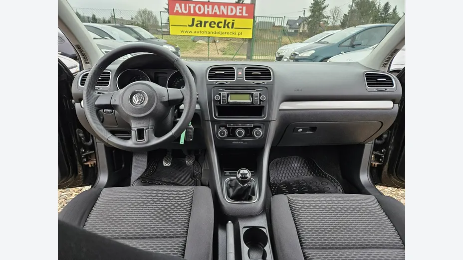VOLKSWAGEN Golf -