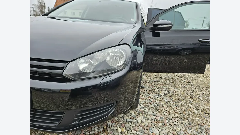 VOLKSWAGEN Golf -