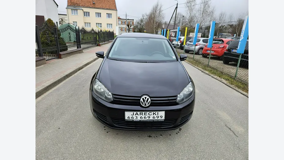 VOLKSWAGEN Golf -