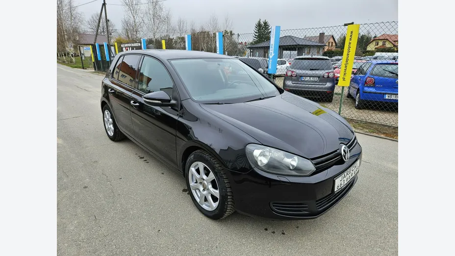 VOLKSWAGEN Golf -
