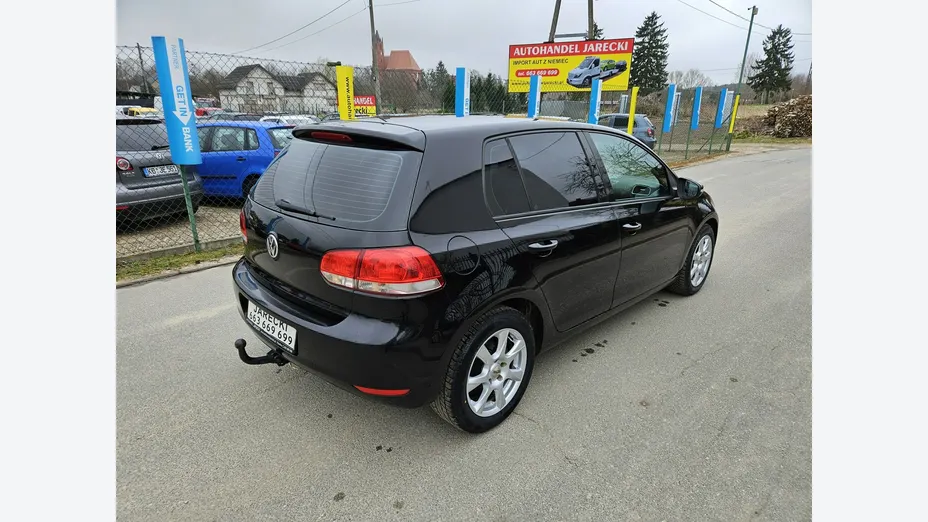VOLKSWAGEN Golf -