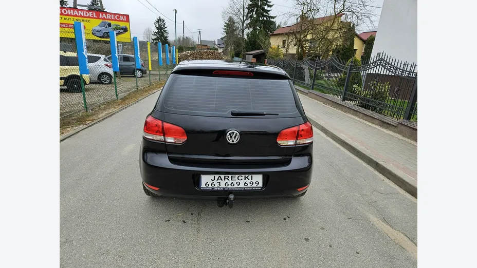 VOLKSWAGEN Golf -